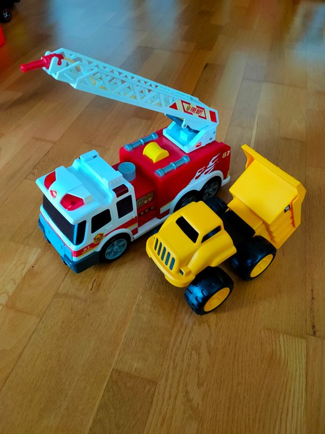 Lote camión bomberos+camión volquete Cat