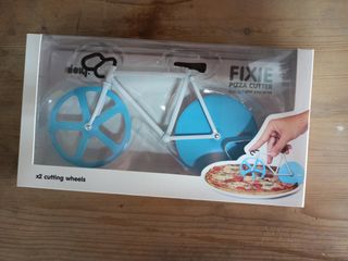 Taglia pizza a forma di bicicletta