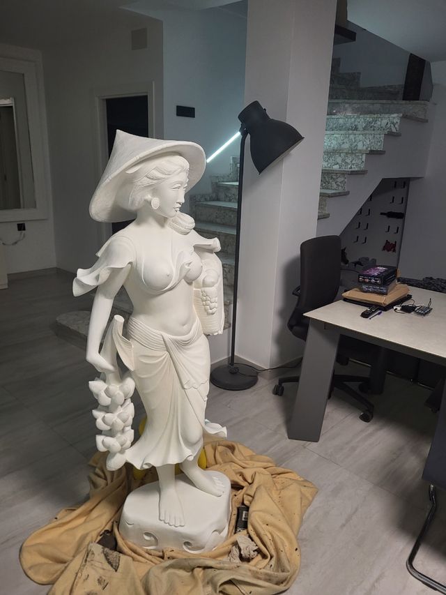 Estatua escultura figura mujer