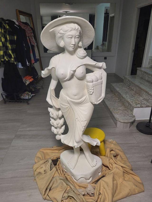 Estatua escultura figura mujer