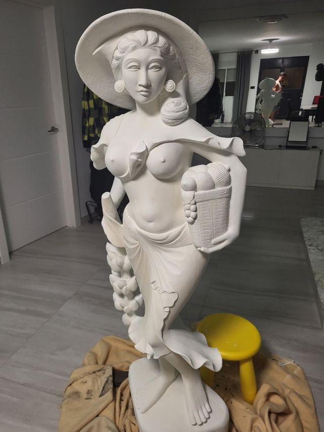 Estatua escultura figura mujer