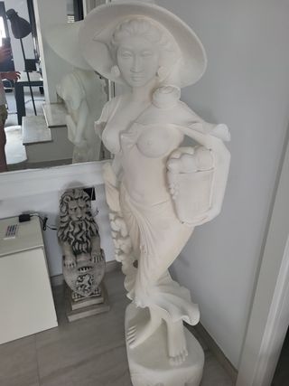 Estatua escultura figura mujer