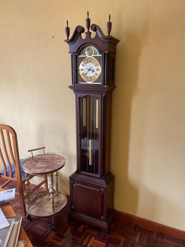 Reloj de pie Tempus Fugit.