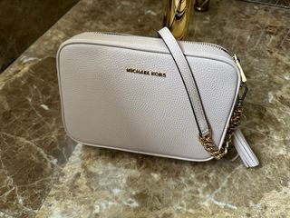 Bolso bandolera con borla MK