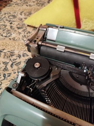 Máquina de escribir olivetti studio 44