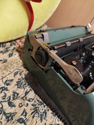 Máquina de escribir olivetti studio 44