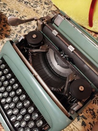Máquina de escribir olivetti studio 44