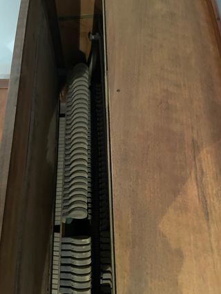 Piano madera siglo XX.