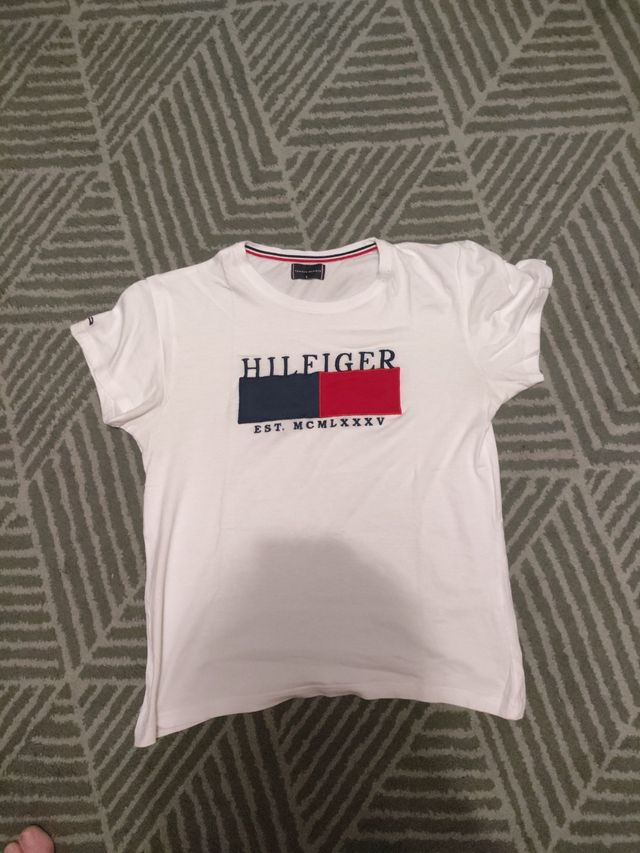 Camiseta Tommy Hilfiger.