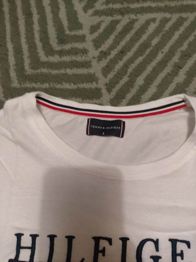 Camiseta Tommy Hilfiger.