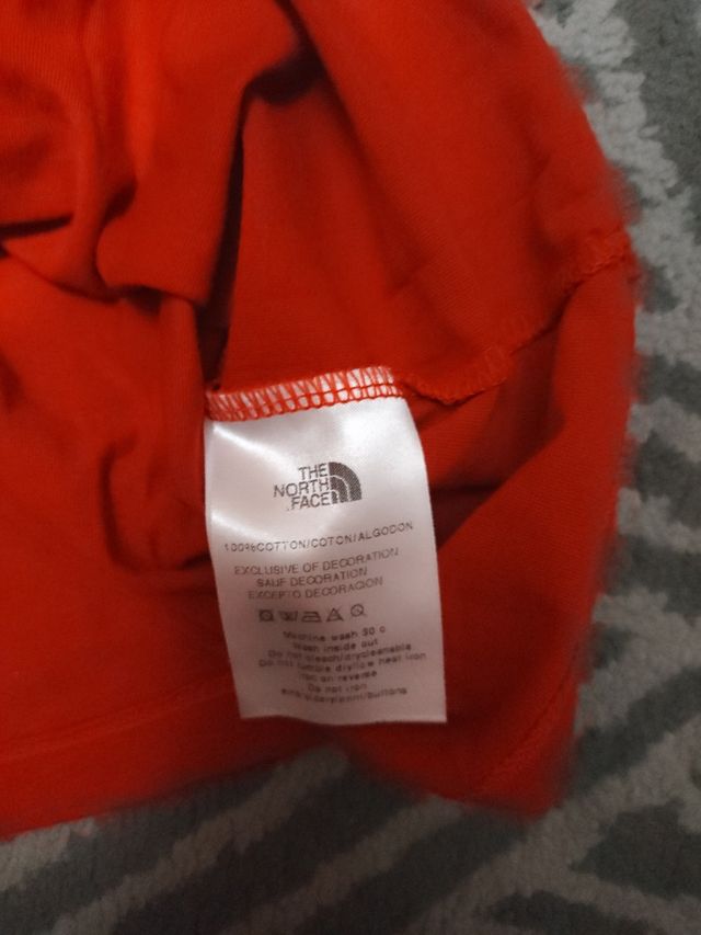 Camiseta The North Face.