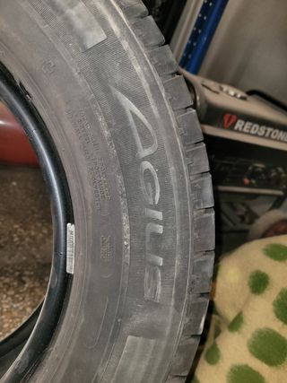 Neumatico 215/70R15c