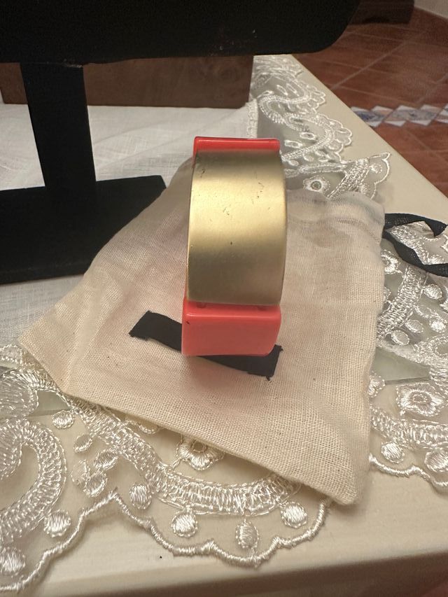 Bracciale color corallo ed oro satinato