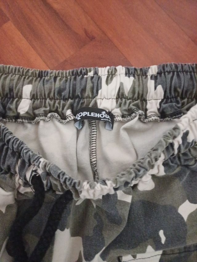 Pantalone cargo mimetico
