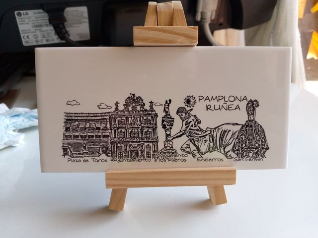 Placa cerámica monumentos Pamplona. 15cm