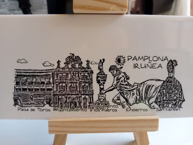 Placa cerámica monumentos Pamplona. 15cm