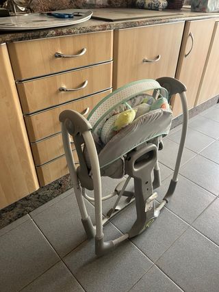Hamaca Ingenuity con movimiento y música