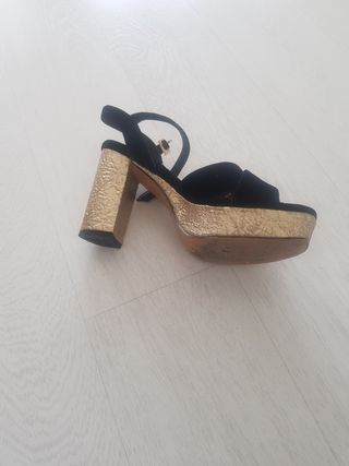 Sandalia tacón al tener plataforma es súper comod