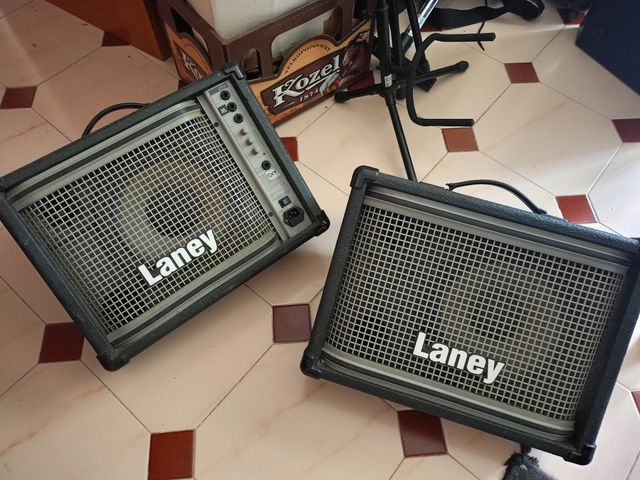 Monitores activos Laney