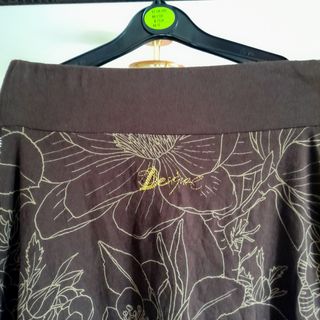 Falda primavera-verano Desigual 38-40. 👌