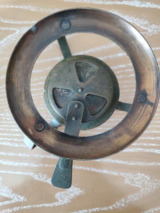 Tetera cafetera antigua con hornillo