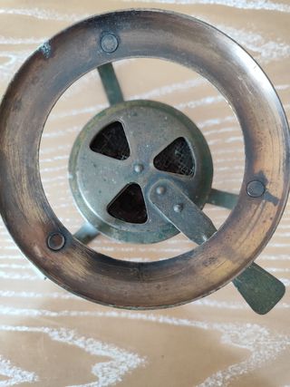 Tetera cafetera antigua con hornillo