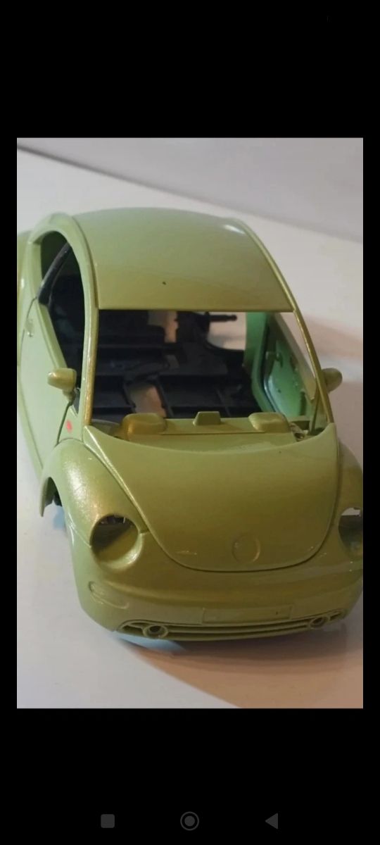 VOLKSWAGEN NEW BEETLE 1998 1/24 BURAGO