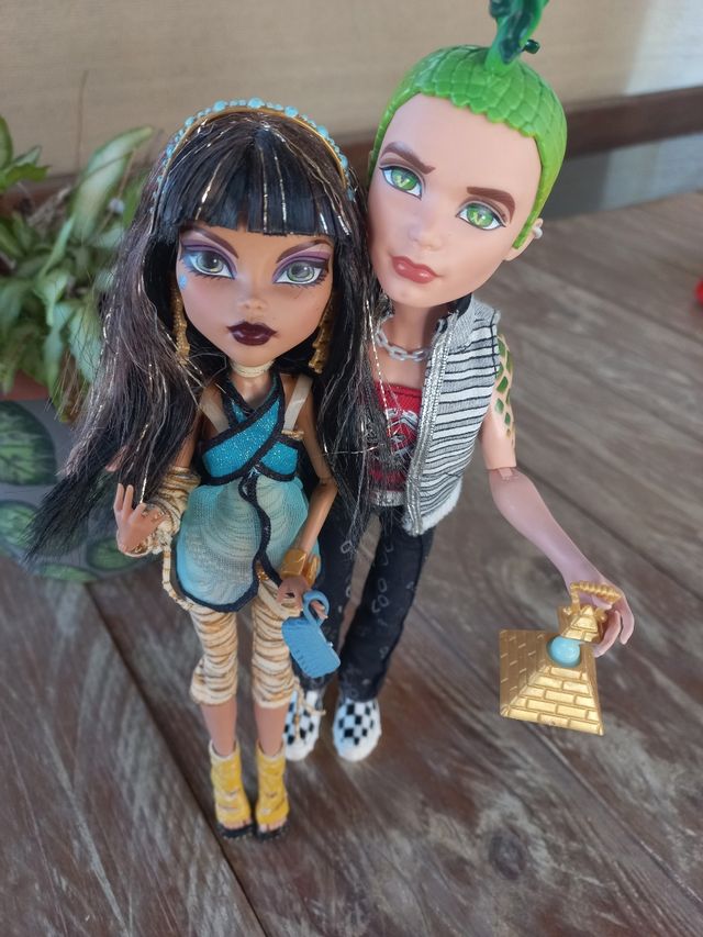 Pareja Cleo de Nile y Deuce Monster High