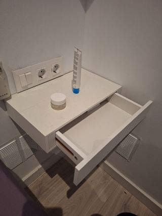 Cajón flotante blanco