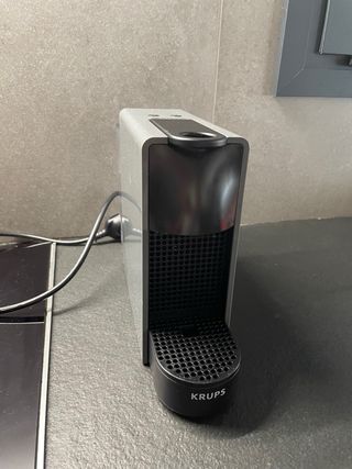 Cafetera Nespresso Essenza Mini Intense Gris