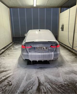 Audi A4 b8 2009 2.0 tdi con volante las drecha