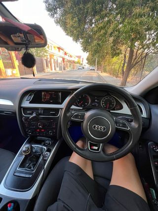 Audi A4 b8 2009 2.0 tdi con volante las drecha