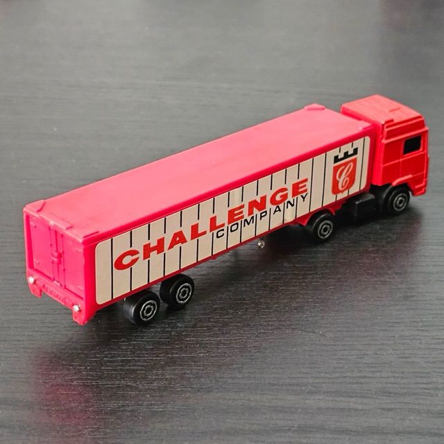 Camión Volvo challenge company. Majorette