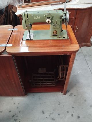 Maquina de coser antigua Alfa
