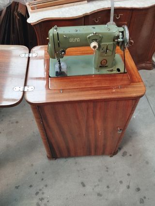 Maquina de coser antigua Alfa