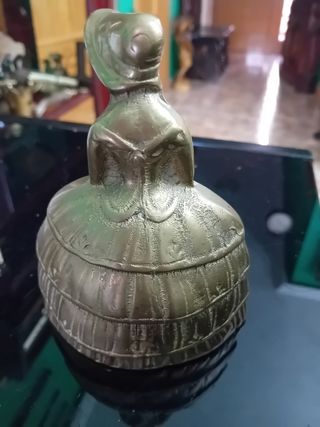 Campana de bronce antigua señora