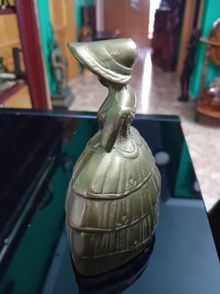 Campana de bronce antigua señora