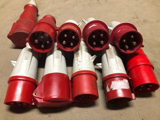 Enchufes Industriales Cetac 32 amperios 380 Volts.