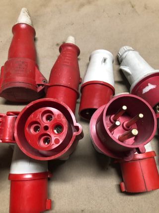 Enchufes Industriales Cetac 32 amperios 380 Volts.