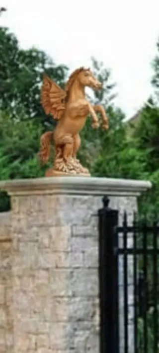 Recibidor consola dos pegasos con alas de dragón