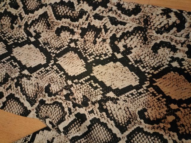 Vaqueros estampado serpiente Zara 38