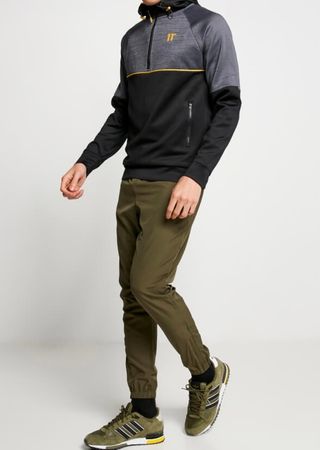 11º. Sudadera con capucha. Talla L