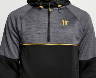 11º. Sudadera con capucha. Talla L