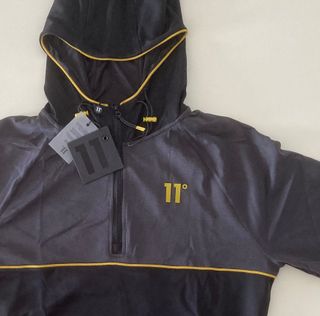 11º. Sudadera con capucha. Talla L