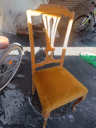 Silla antigua madera labrada