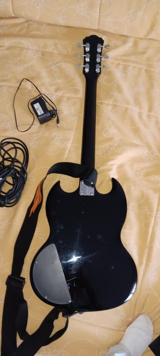 Guitarra eléctrica y amplificador