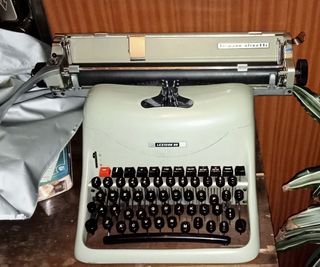 Maquina de escribir Hispano Olivetti