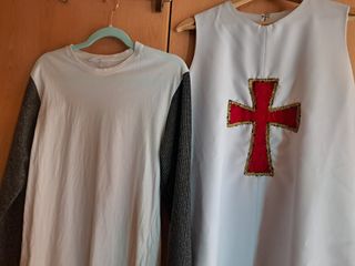 TRAJE TEMPLARIO