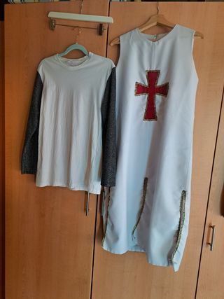 TRAJE TEMPLARIO