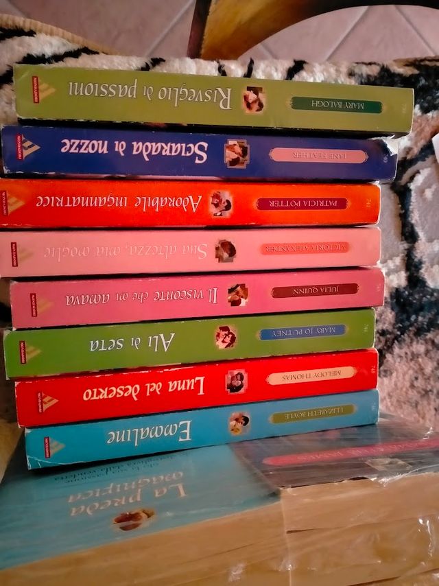 n. 34 libri romanzi rosa storici Mondadori